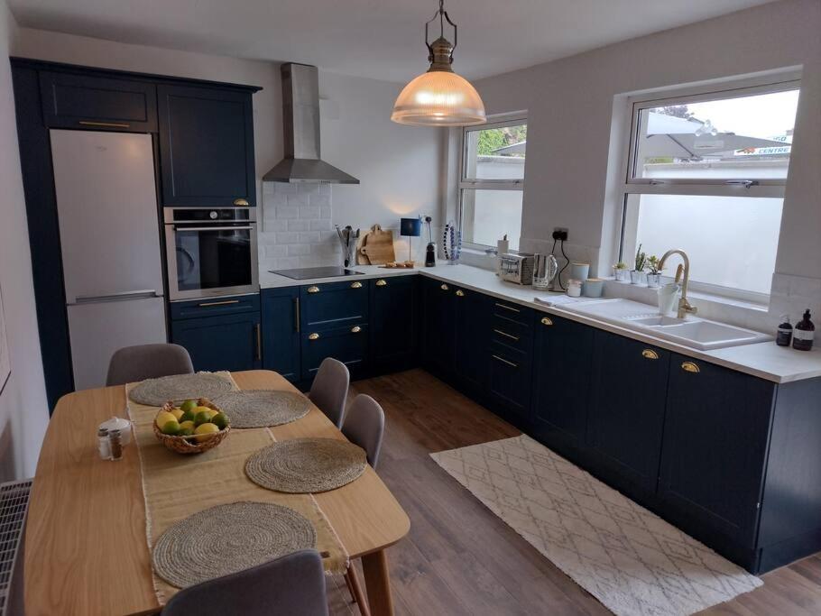 Apartamento White Birds Townhouse In Sligo Town Center Exterior foto